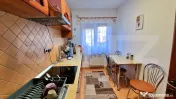 Apartament cu 2 dormitoare, balcon inchis, parter inalt, par 