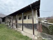 Casă cu 3 camere în suprafață de 80 mp și un teren de 2 
