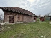 Casă cu 3 camere în suprafață de 80 mp și un teren de 2 