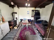 Casă cu 3 camere în suprafață de 80 mp și un teren de 2 