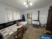 Casă cu 3 camere în suprafață de 80 mp și un teren de 2 