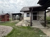 Casă cu 3 camere în suprafață de 80 mp și un teren de 2 