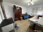 Casă cu 3 camere în suprafață de 80 mp și un teren de 2 