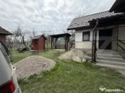 Casă cu 3 camere în suprafață de 80 mp și un teren de 2 