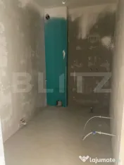 Apartament semifinisat, 3 camere, 2 băi, terasă și parcar 