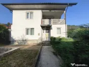???? Casă spațioasă 250 mp + teren generos 1650 mp în zo 