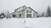 Casa individuala cu 4 camere,pretabila casa de vacanta sau p 