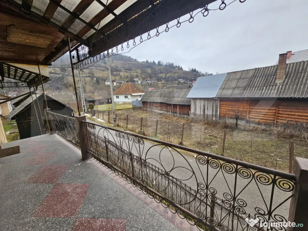 Casă spațioasă cu priveliște spre munte, în Gura Roșie