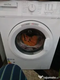 Vând mașină de spălat rufe Arctic APL61014XLW0