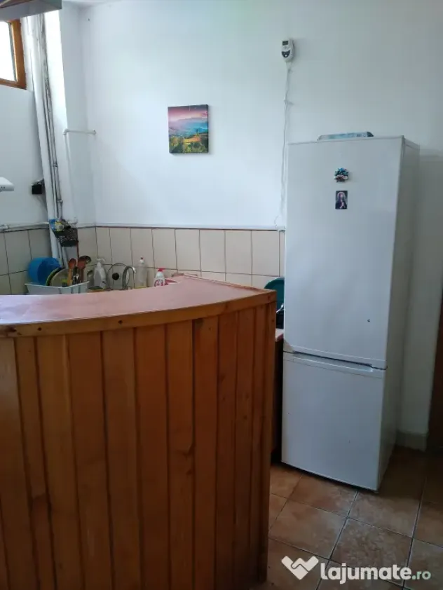 Inchiriez camera cu baie Bucium