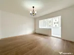 Lângă parc, renovat complet, gata să devină al tău. ...