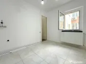 Lângă parc, renovat complet, gata să devină al tău. ... 