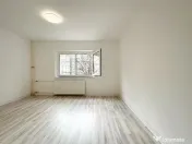 Lângă parc, renovat complet, gata să devină al tău. ... 