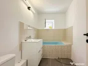 Lângă parc, renovat complet, gata să devină al tău. ... 