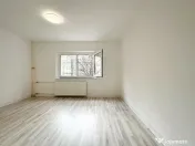 Lângă parc, renovat complet, gata să devină al tău. ... 