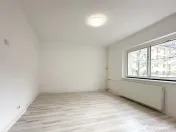 Lângă parc, renovat complet, gata să devină al tău. ... 