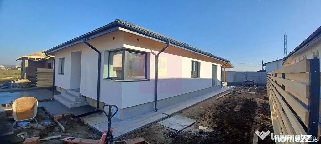 Săbăreni, casă parter 4 camere, CT, terasă, pivniță...