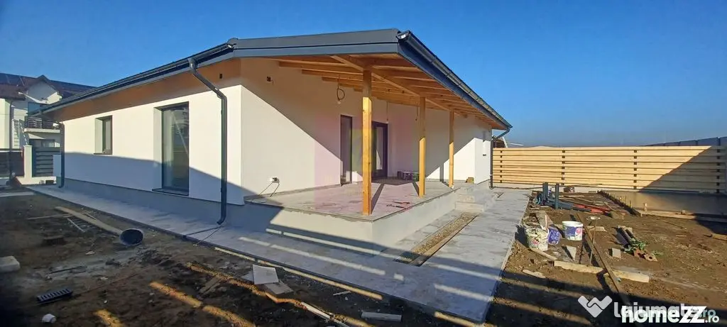 Săbăreni, casă parter 4 camere, CT, terasă, pivniță...