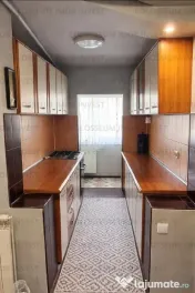 Apartament decomandat, 2 camere, parter inalt, balcon, zona Tractorul! 
