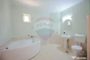 De vânzare pensiune cu restaurant, teren 4.750 mp – B?... 
