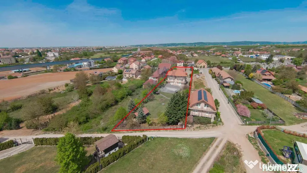 De vânzare pensiune cu restaurant, teren 4.750 mp – B?...