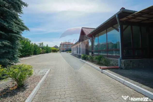 De vânzare pensiune cu restaurant, teren 4.750 mp – B?...