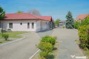 De vânzare pensiune cu restaurant, teren 4.750 mp – B?... 