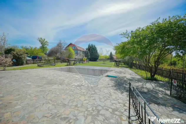 De vânzare pensiune cu restaurant, teren 4.750 mp – B?...