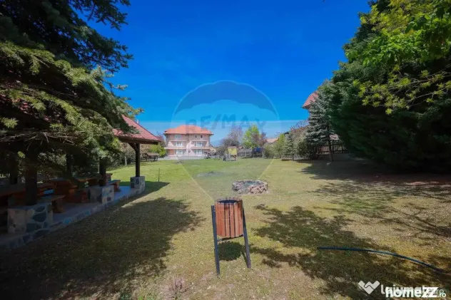 De vânzare pensiune cu restaurant, teren 4.750 mp – B?...
