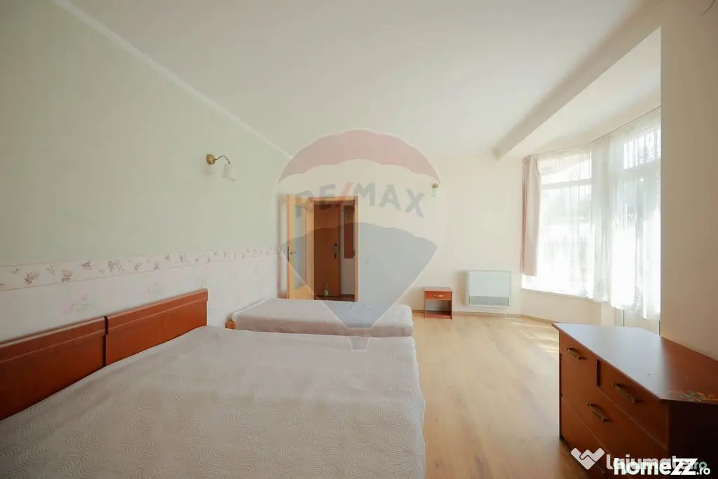De vânzare pensiune cu restaurant, teren 4.750 mp – B?...