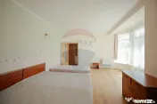 De vânzare pensiune cu restaurant, teren 4.750 mp – B?... 