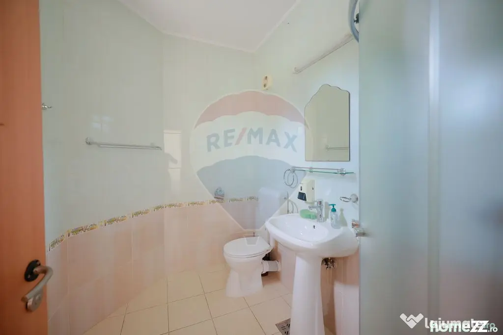 De vânzare pensiune cu restaurant, teren 4.750 mp – B?...