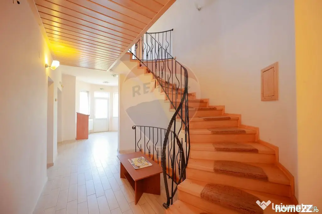 De vânzare pensiune cu restaurant, teren 4.750 mp – B?...