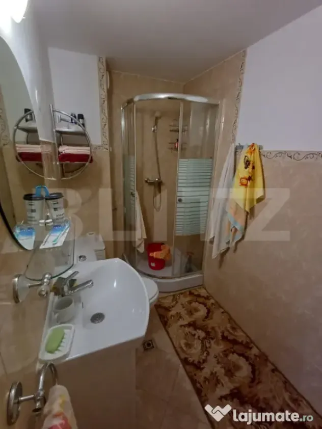 Casă 6 camere, S construita 375 mp, zona Zamca