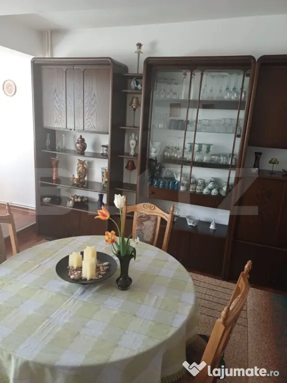 Casă 6 camere, S construita 375 mp, zona Zamca