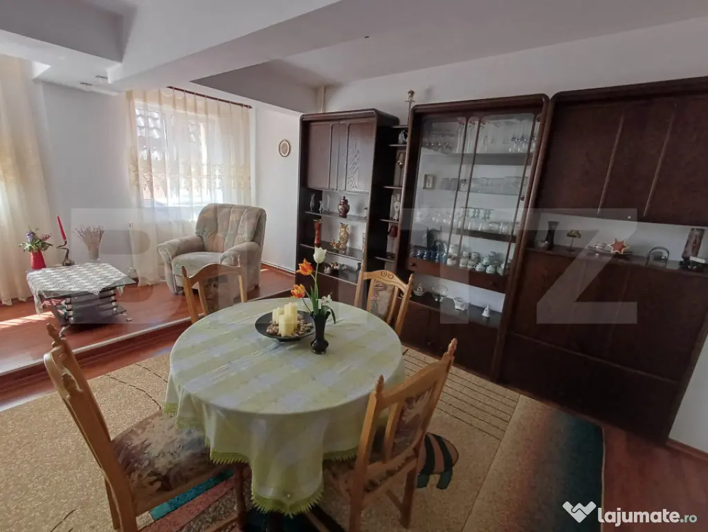 Casă 6 camere, S construita 375 mp, zona Zamca