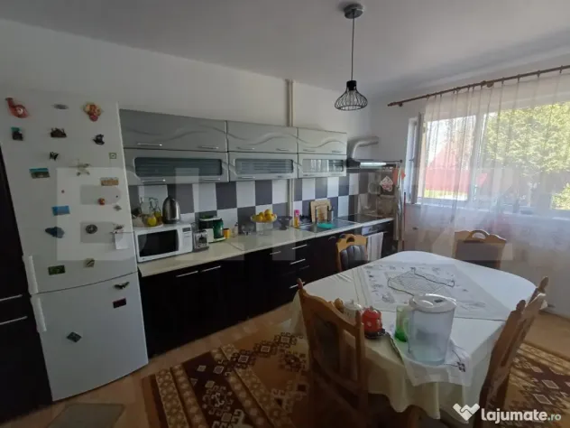 Casă 6 camere, S construita 375 mp, zona Zamca