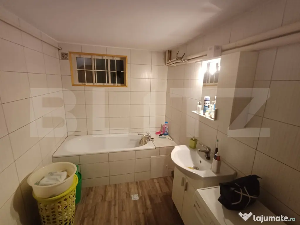 Casă 6 camere, S construita 375 mp, zona Zamca