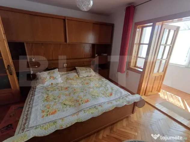 Casă 6 camere, S construita 375 mp, zona Zamca