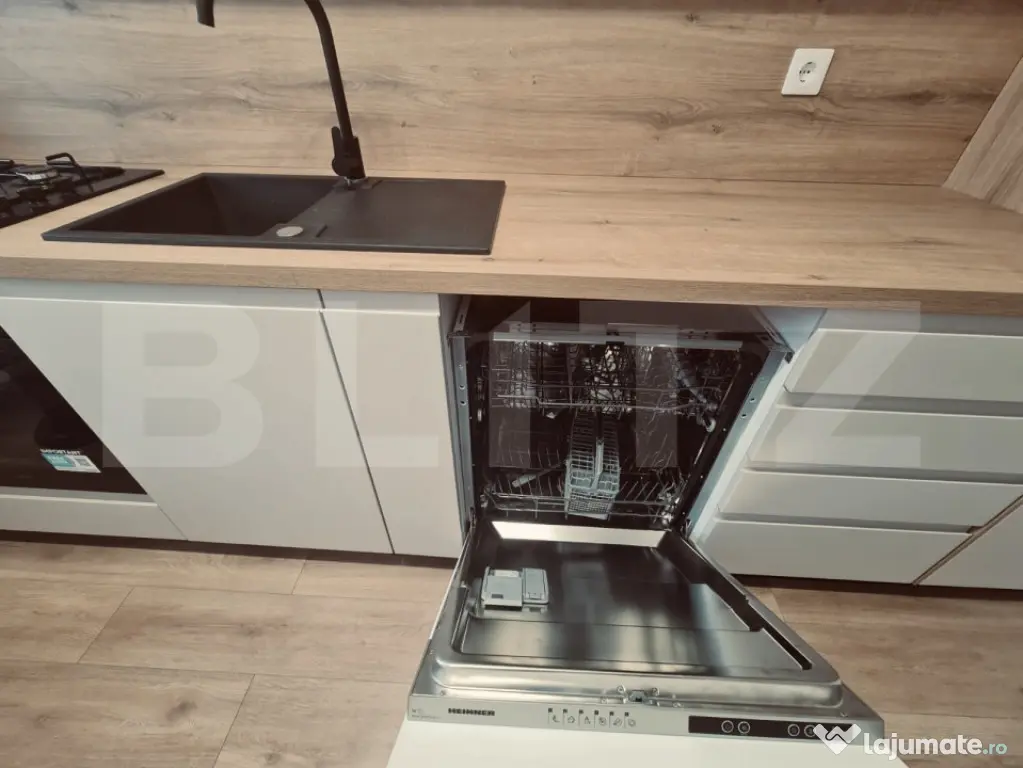 Apartament cu 2 camere, 51 mp, cu parcare, in zona Sesul de