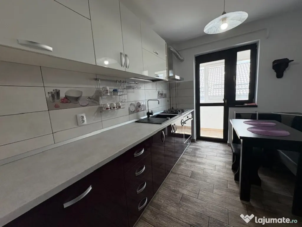 Apartament 3 camere, decomandat,parcare,80mp,et2/4,mobilat!