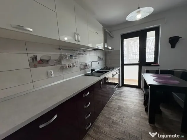 Apartament 3 camere, decomandat,parcare,80mp,et2/4,mobilat!