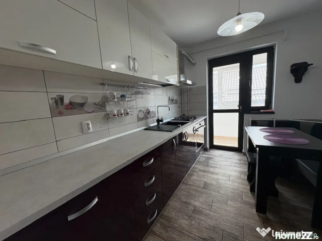 Apartament 3 camere, decomandat,parcare,80mp,et2/4,mobilat!