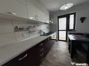 Apartament 3 camere, decomandat,parcare,80mp,et2/4,mobilat! 