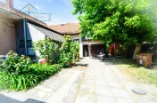 Apartament cu centrala proprie la curte comuna, zona Central 