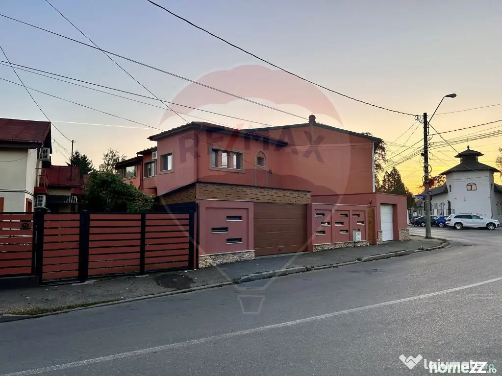 Casă P+1 cu 2 corpuri, 2 garaje și vizibilitate excelen...