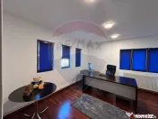 Casă P+1 cu 2 corpuri, 2 garaje și vizibilitate excelen... 