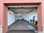 Casă P+1 cu 2 corpuri, 2 garaje și vizibilitate excelen... 