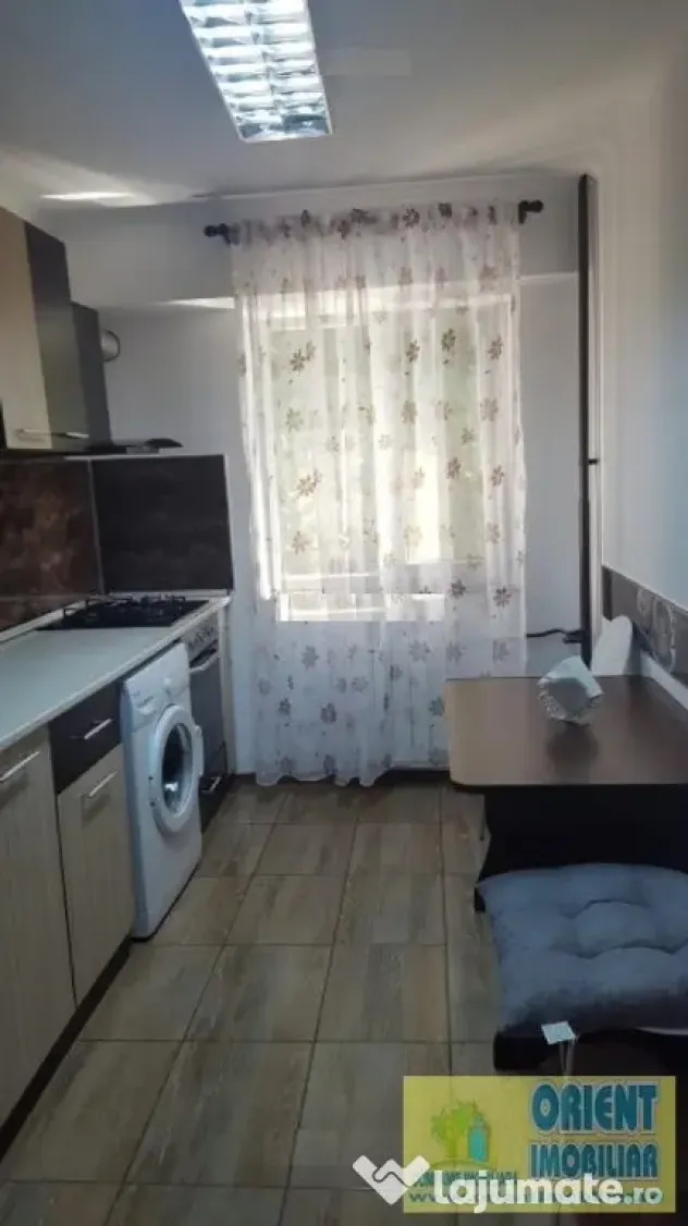 Tomis Nord, de vanzare 2 camere, decomandat, etaj 1, gaze, mobilat