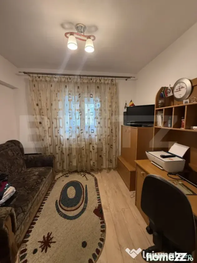 Apartament 4 camere, Ultracentral, Etajul 1 - Targu Jiu (Gorj)